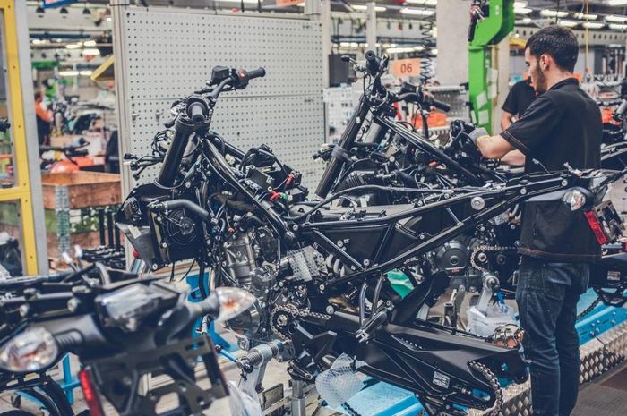 KTM berencana untuk menghentikan sementara produksi pada pabriknya yang berada di Mattighofen, Austria.