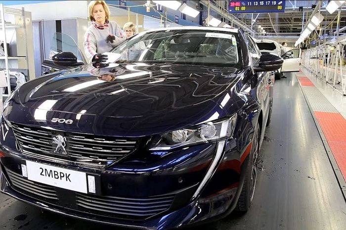 PSA (Peugeot Citroen) dikabarkan menghentikan sementara produksinya pada 15 pabriknya di Eropa.