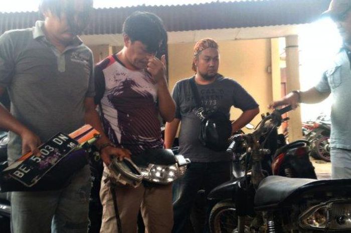 Modus Pura-pura Kunjungi Kafe, 2 Orang Gasak Motor, Belum Dijual Sudah Tertangkap.  