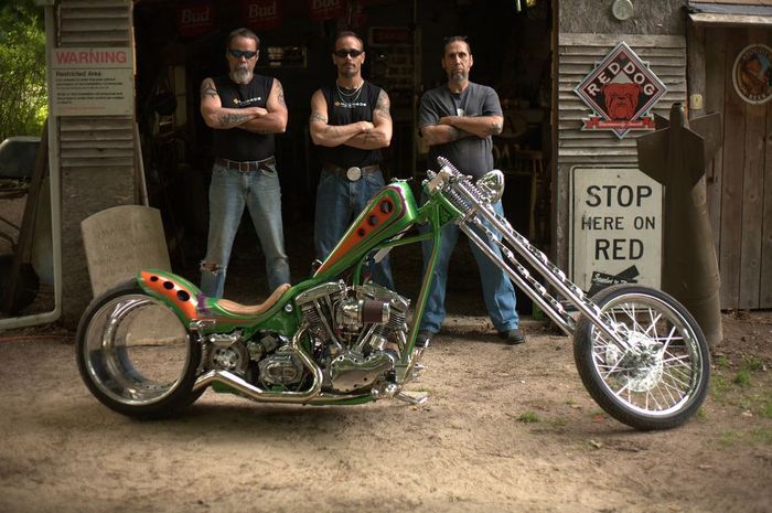 Harley-Davidson chopper dengan pelek hubless