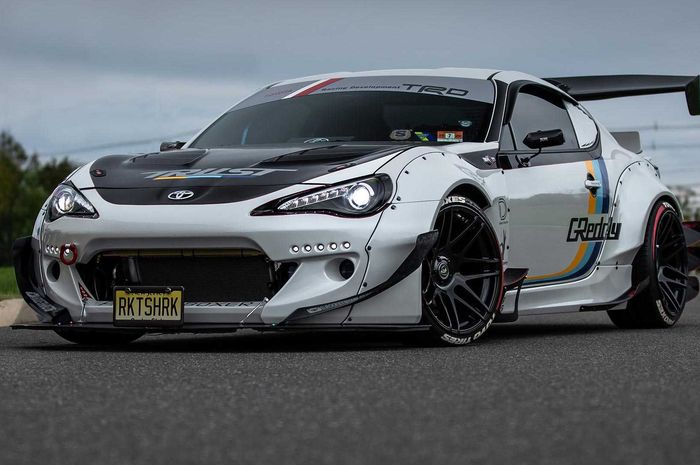 Toyota 86 pakai body kit Rocket Bunny V2