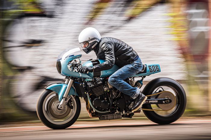 Triumph Legend TT bergaya motor balap lawas/cafe racer
