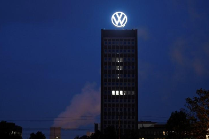 Logo baru pembuat mobil Jerman Volkswagen diluncurkan di markas besar VW di Wolfsburg, Jerman 9 September 2019
