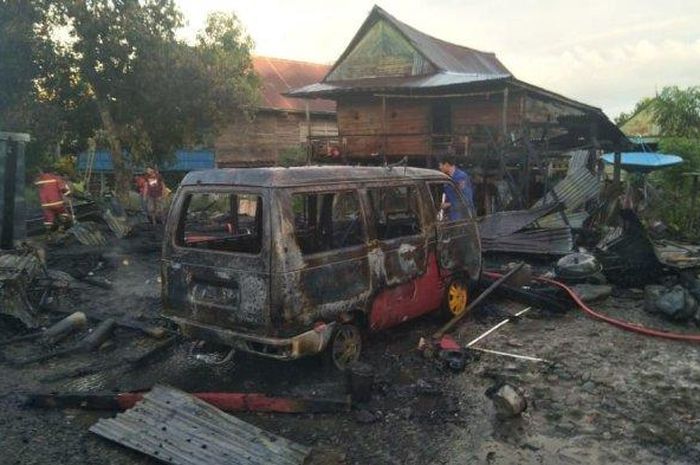 Suzuki Futura ludes terbakar bersama pompa Pertamini di kabupaten Wajo, Sulawesi Selatan