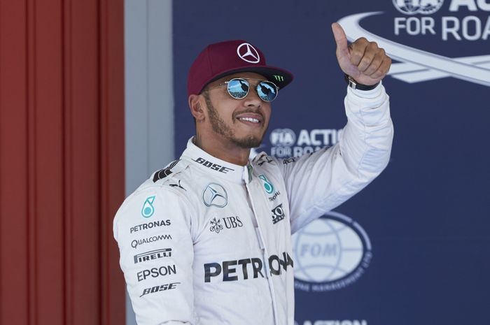 Lewis Hamilton menyatakan sehat dari virus corona  