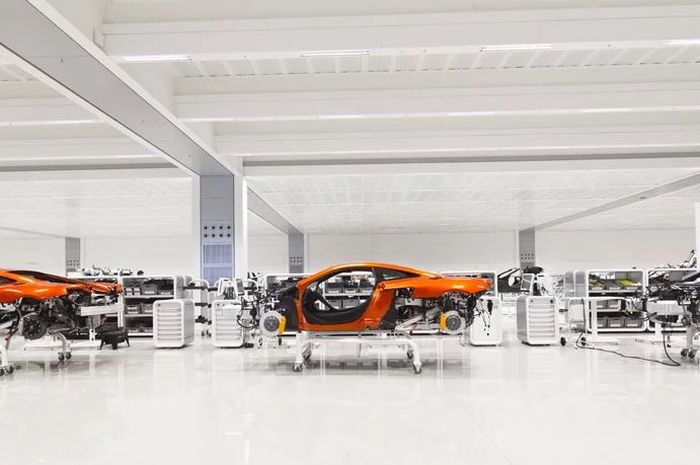 Produsen supercar asal Inggris, McLaren menjadi salah satu perusahaan yang ikut melawan penyebaran virus Corona.