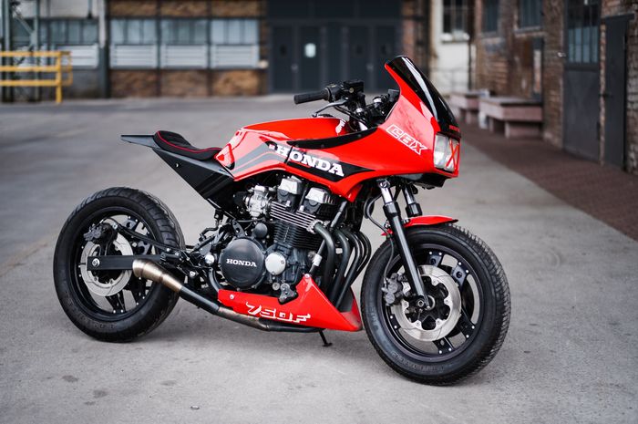 Honda CBX750 bergaya retro stylish