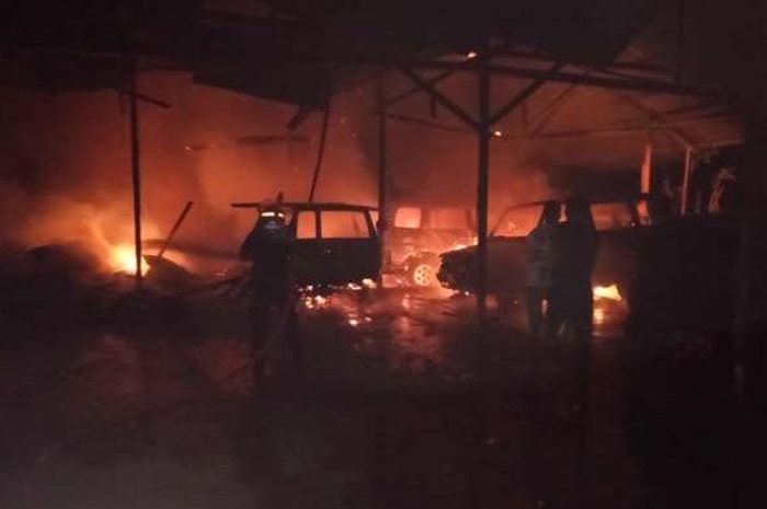 Satu bengkel mobil di Gampong Lueng Mesjid, Kecamatan Peukan Baro, Pidie, Sabtu (28/3/2020) sekitar pukul 03.30 WIB, dini hari, terbakar.  