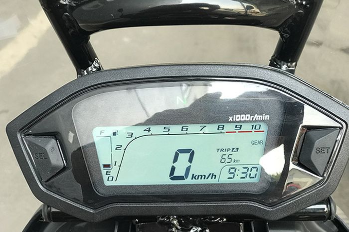 Ilustrasi sisa bensin di panel instrumen motor