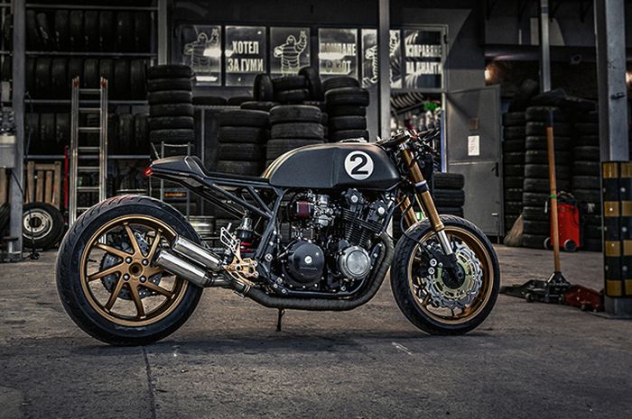 Honda CB750 cafe racer garapan Bull Custom Moto