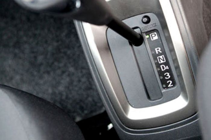 Tuas transmisi matik Toyota Agya.
