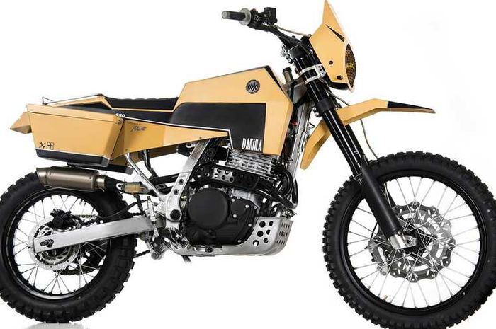 Honda NX650 Dominator bertampang unik