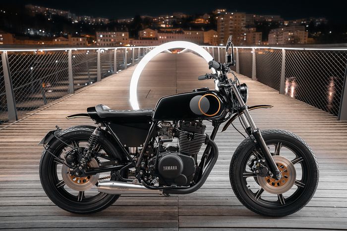Yamaha XS360 scrambler