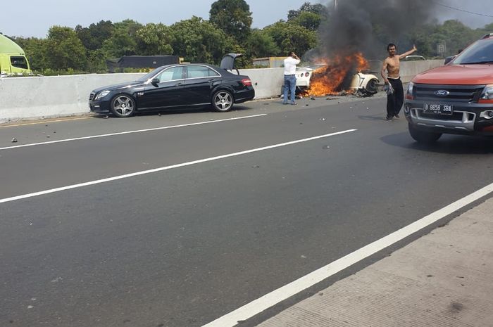 Nissan GTR yang dikendarai Wakil Jaksa Agung terbakar 