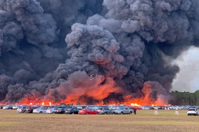 Kebakaran di area parkir bandara hanguskan lebih dari 3.500 mobil di Florida