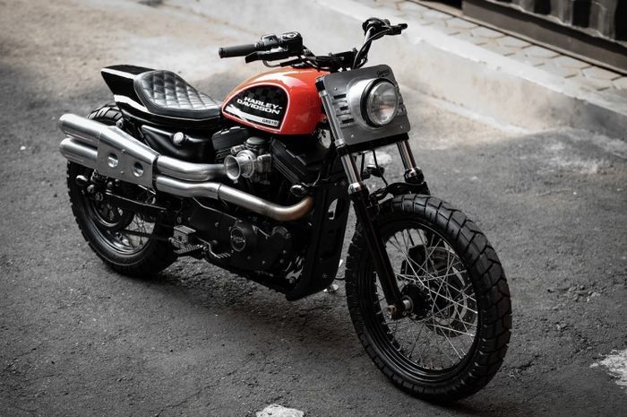 Modifikasi Harley-Davidson Sportster bergaya street tracker