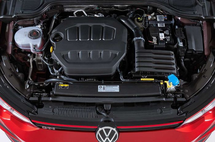 Kepala Teknisi Volkswagen (VW), Mathias Rabe percaya bahwa mesin konvensional masih bisa eksis dalam waktu lama di industri mobil.