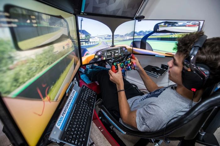Simulator milik Lando Norris, pembalap F1 dari tim McLaren
