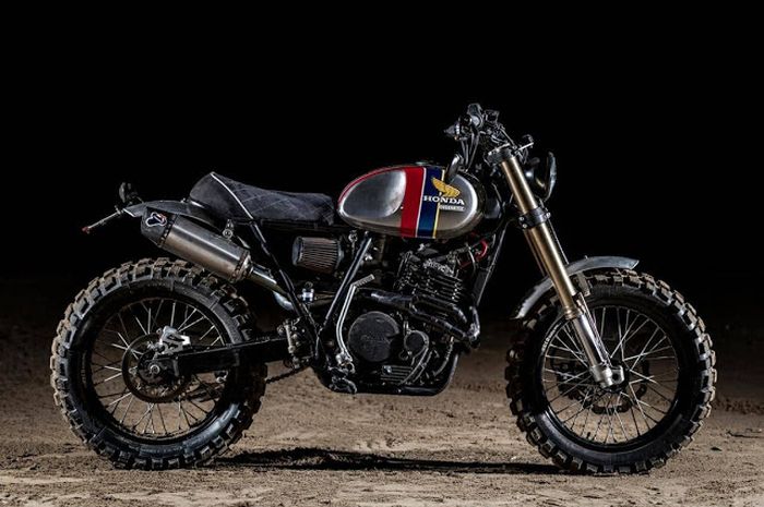 Honda XR600 bergaya scrambler