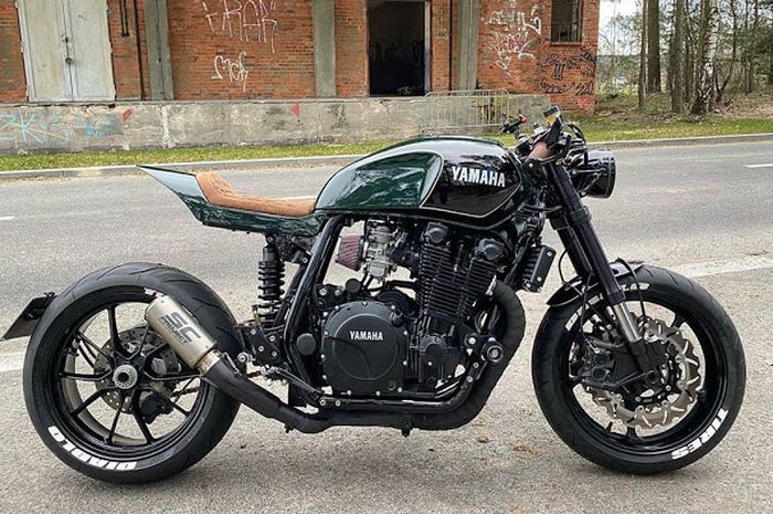 Modifikasi Yamaha XJR1300 bergaya cafe racer