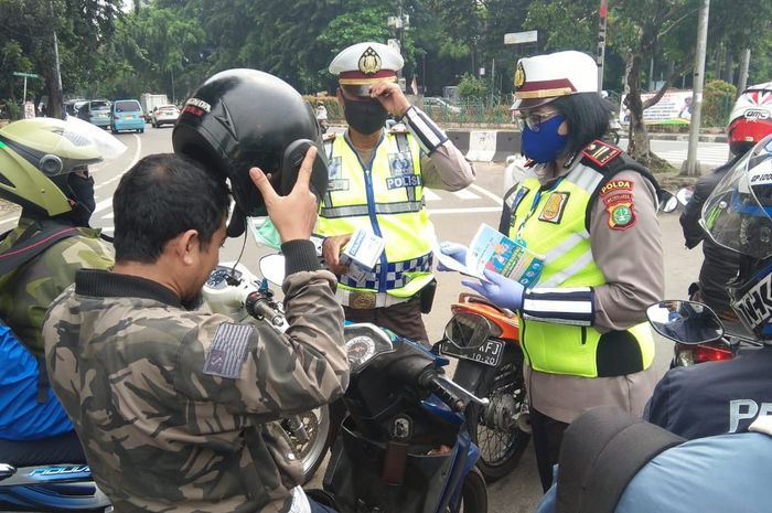 Polisi lakukan operasi Keselamatan Jaya mendukung kebijakan PSBB