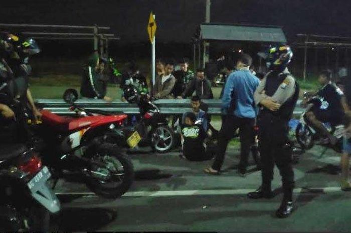 Polisi membubarkan balap liar di Tulungagung
