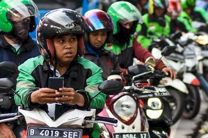 Ojek online sepi akibat PSBB