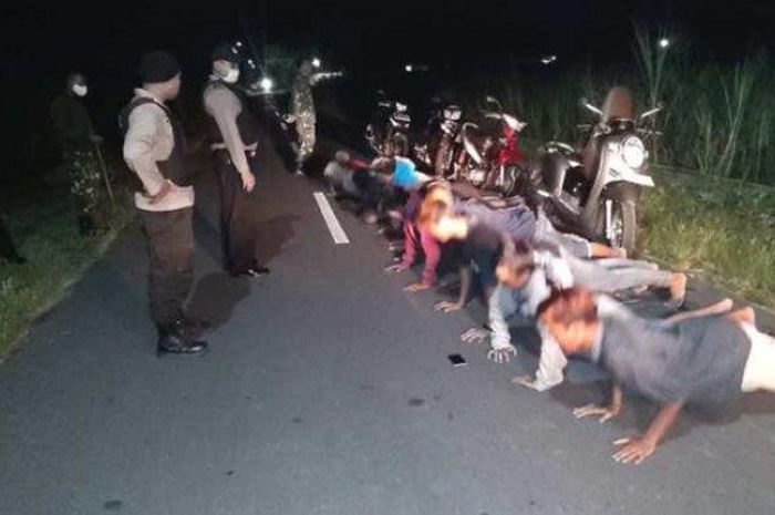 Kepolisian Polsek Gantiwarno Polres Klaten mengamamnkan pemuda pelaku aksi balap liar