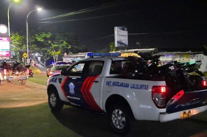 Satlantas Polresta Banyumas saat mengamankan motor hasil razia balapan liar di Jalan Suparjo Rustam, Soekaraja.