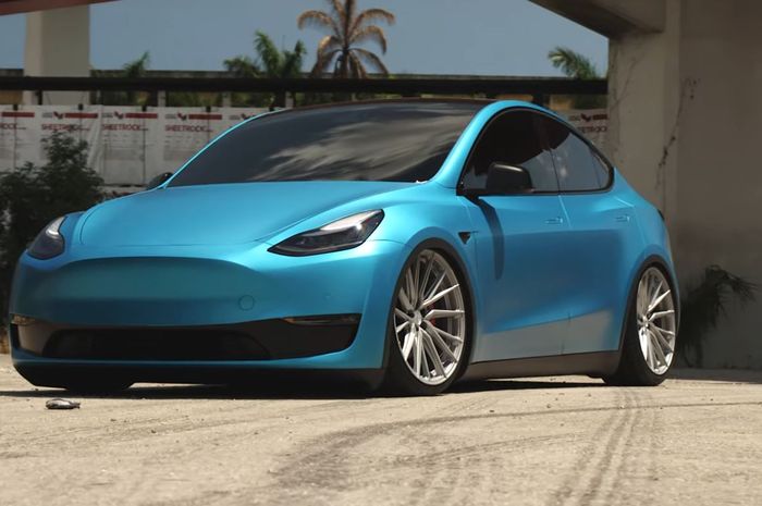 Modifikasi Tesla Model Y pakai pelek Vossen