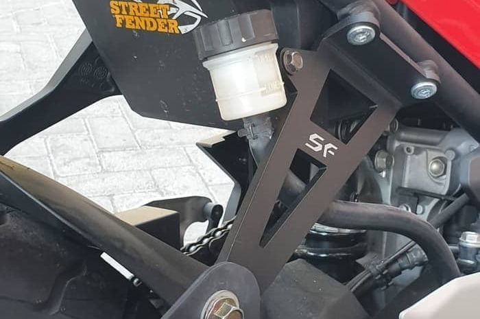 Ilustrasi pemakaian exhaust hanger di motor