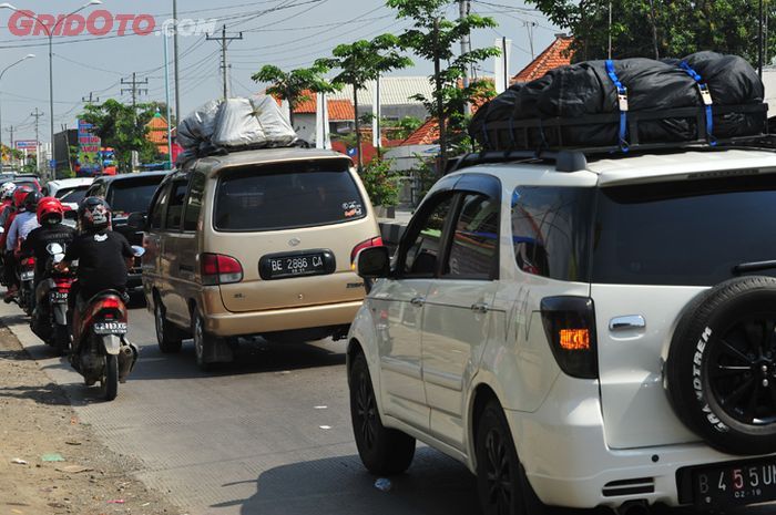 Ilustrasi penggunaan mobil pribadi untuk mudik