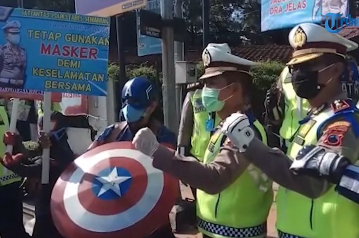 Satlantas Polrestabes Semarang mengimbau para pengendara untuk selalu memakai masker pada Operasi Keselamatan Candi 2020
