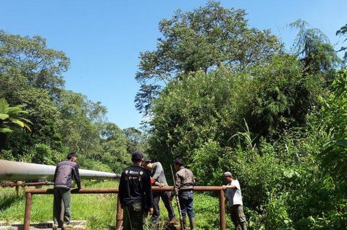 Aktivitas penggemar motor trail di Garut malah menjadi-jadi di tengah pandemi Corona, bahkan hingga terobos kawasan konservasi.
