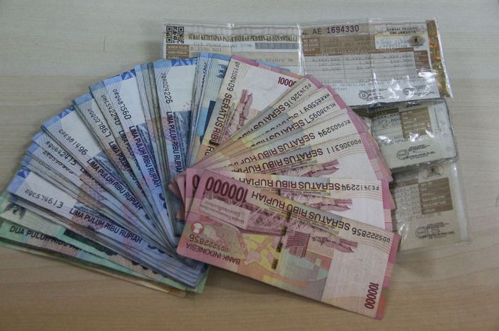 Ilustrasi pembayaran Pajak Kendaraan Bermotor.