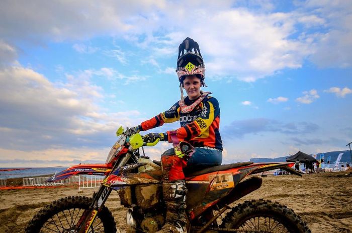 Kirsten Landman, wanita asal Afrika Selatan menjadi wanita pertama yang berhasil menyelesaikan reli Dakar dengan sepeda motor