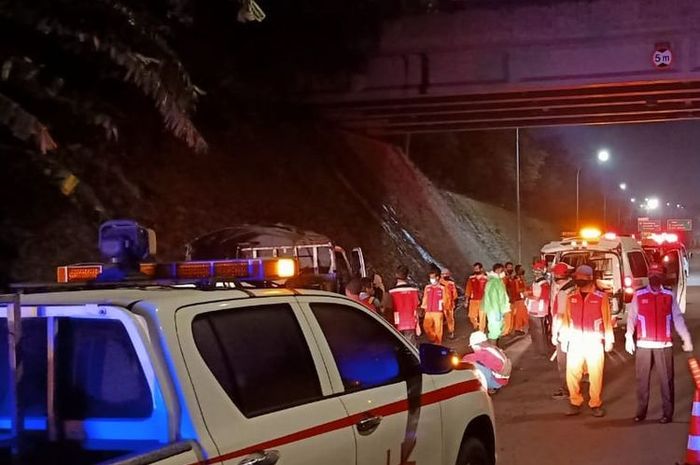 Lokasi kejadian Honda Civic menabrak pekerja Jalan Tol JORR