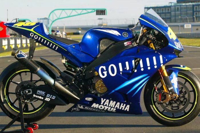Musim 2004 menjadi musim pertama Valentino Rossi mengenal Yamaha M1