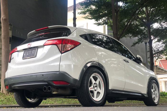 Bukan cuma kaki-kaki dan eksterior, mesin juga kena sentuhan modif