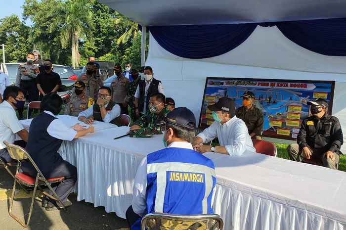 Jasa Marga temukan pengendara belum lakukan  jaga jarak aman antar penumpang