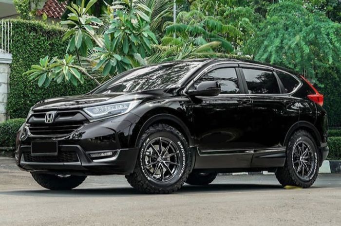 Honda All New CR-V Turbo bergaya kekar dengan ban A/T