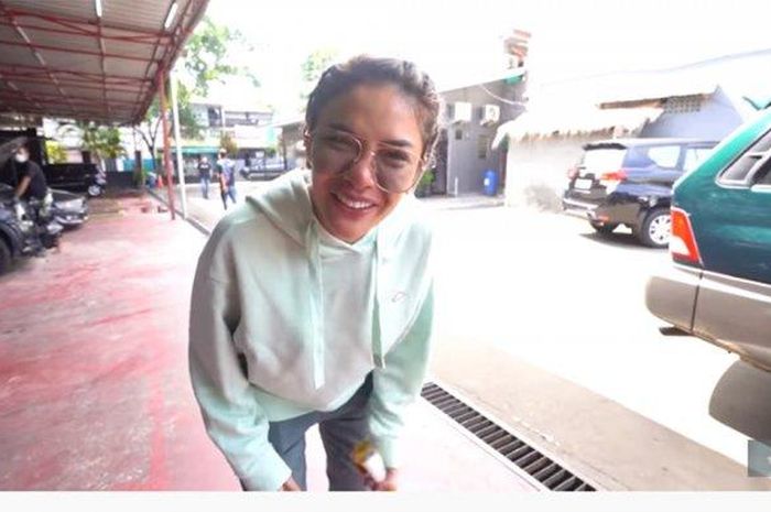 Nikita Mirzani di kanal YouTube Crazy Nikmir REAL pada Jumat (17/4/2020).