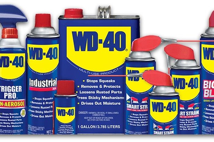 Ilustrasi cairan WD-40 dalam berbagai kemasan