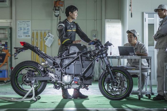Kondisi bagian dalam motor listrik Kawasaki.
