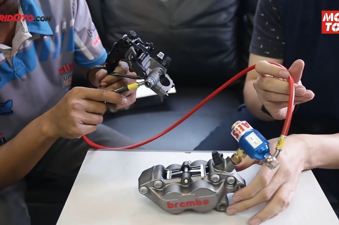 Ilustrasi posisi katup rem ABS aftermarket di motor