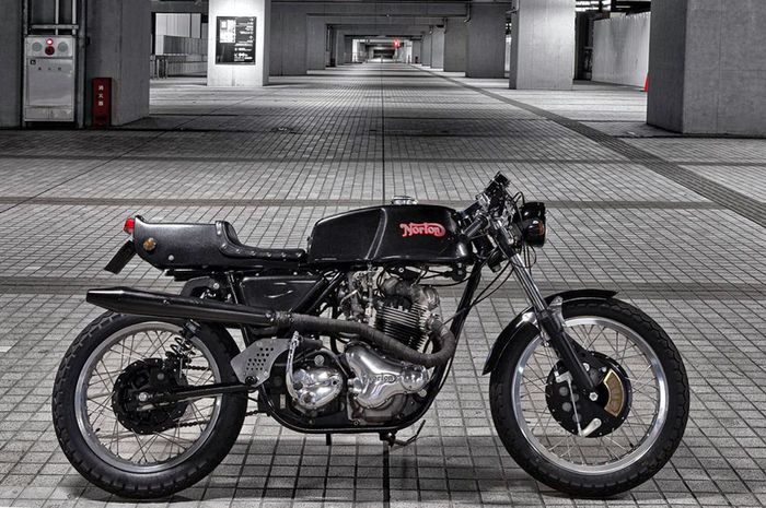 Norton Commando 850 cafe racer