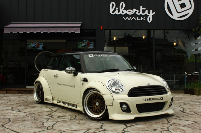 MINI Cooper hasil garapan Liberty Walk