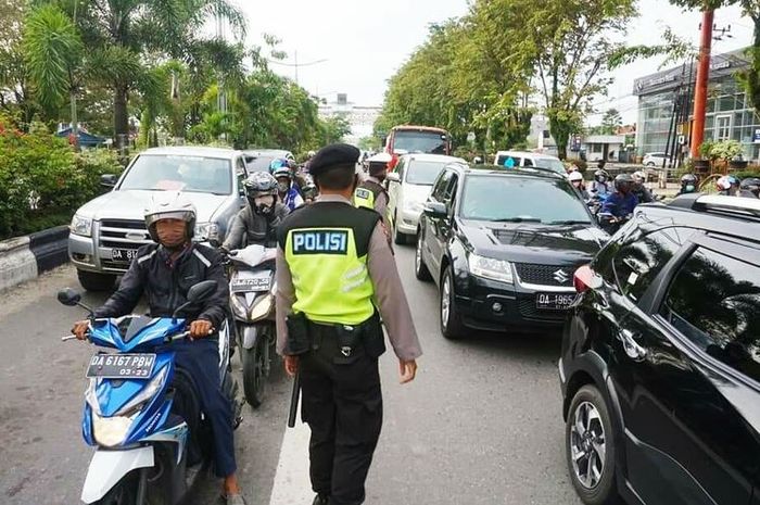 Hari pertama penerapan PSBB di Banjarmasin, petugas temukan banyak pengguna jalan yang melanggar
