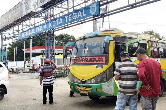 Suasana di pintu masuk Terminal Kota Tegal sebelah timur.    