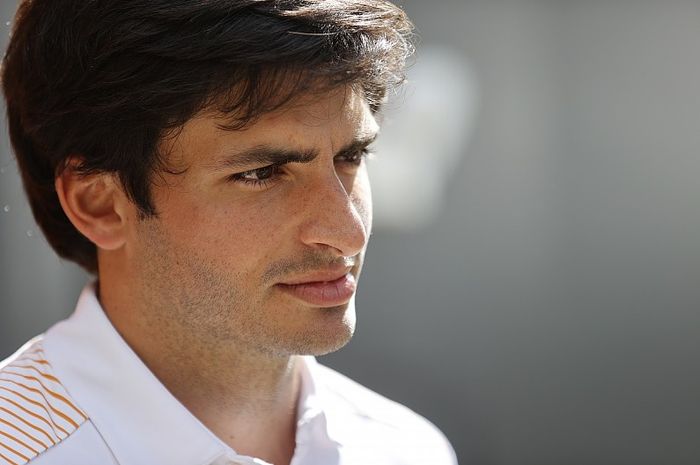 Pembalap McLaren, Carlos Sainz mengatakan pembatalan musim f1 2020 akan menjadi hal yang sulit diterima.